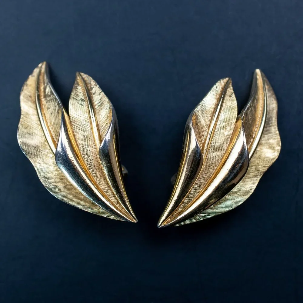Vintage gold leaf earrings clip on, signed Crown Trifari leaves jewelry